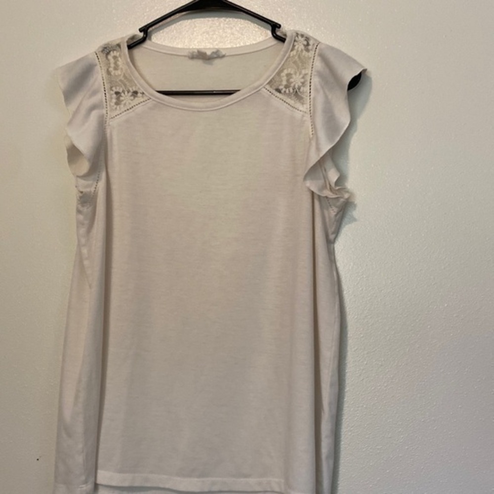CLOUD Chaser lace embroidered flair wing short sleeve medium